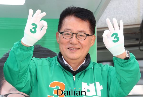 21대 총선을 앞두고 선거 운동을 하고 있는 박지원 민생당 의원. 전남 목포에 출마했다. ⓒ데일리안 박항구 기자