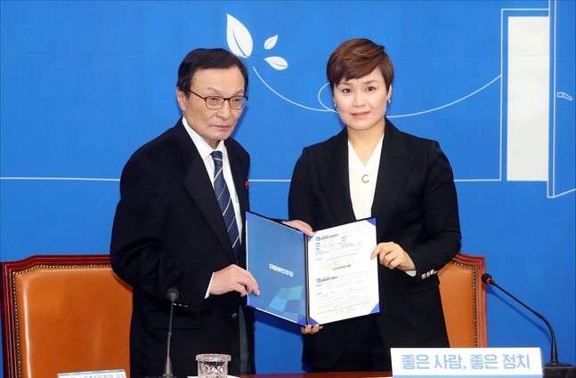 21대 국회에 입성하는 임오경 의원(오른쪽). ⓒ 데일리안 박항구 기자