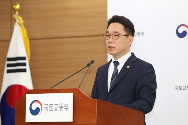 박선호 국토부 1차관이 6일 정부세종청사에서 열린 ‘수도권 주택공급 기반 강화 방안’ 브리핑을 하고 있다.ⓒ국토교통부
