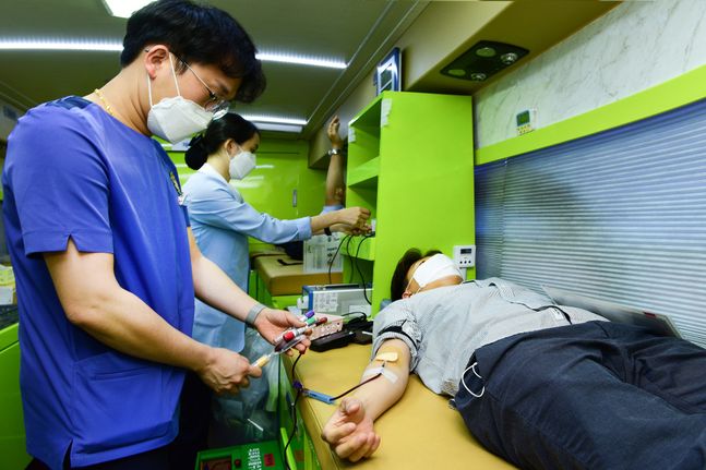 한국전력공사 임직원이 헌혈 활동에 나서고 있다.ⓒ한국전력