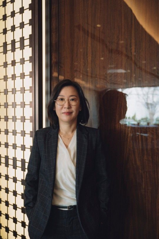 곽신애 바른손이앤에이 대표는 아시아 여성 제작자로서는 첫 아카데미 작품상을 품에 안았다. ⓒCJ엔터테인먼트