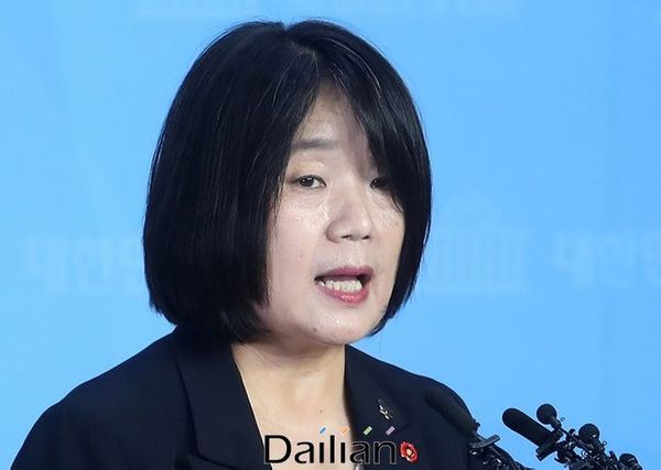 윤미향 민주당 의원이 기자회견을 열고 각종 의혹에 대해 소명하고 있다. ⓒ데일리안 박항구 기자
