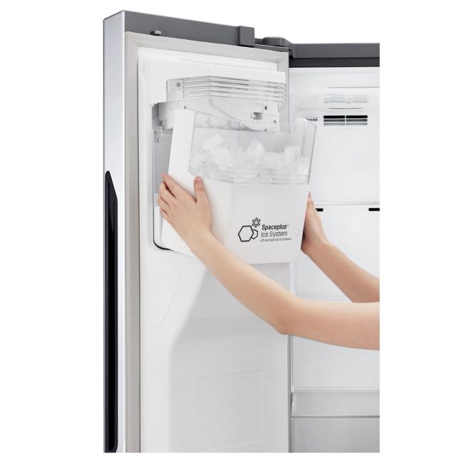 LG전자 양문형 냉장고 도어 제빙 시스템.ⓒLG전자