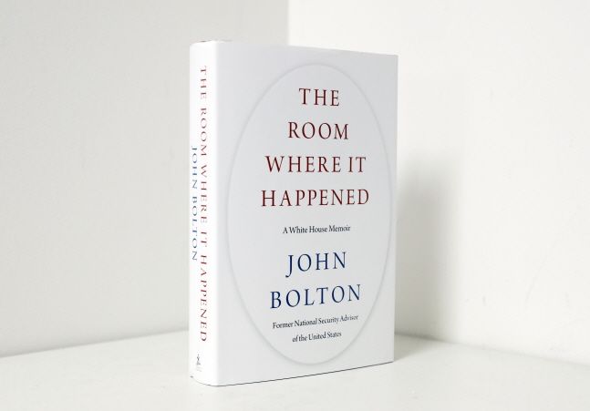 존 볼턴 전 백악관 국가안보보좌관의 회고록 'THE ROOM WHERE IT HAPPENED'.ⓒ뉴시스