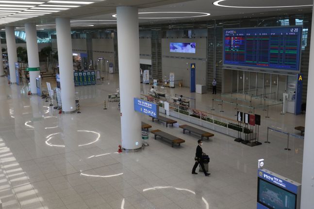 인천국제공항 제2여객터미널 도착장이 신종 코로나바이러스 감염증(코로나19)의 영향으로 한산한 모습을 보이고 있다.ⓒ데일리안 류영주 기자