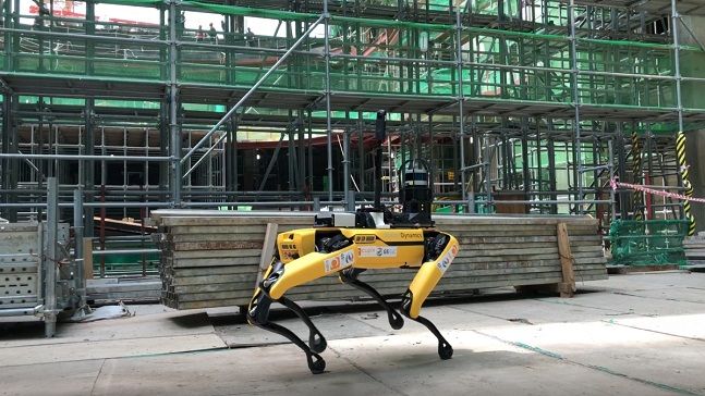 GS건설이 큐픽스와 협력해 국내최초로 건설현장에 도입한 4족 보행 로봇 스팟(SPOT).ⓒGS건설