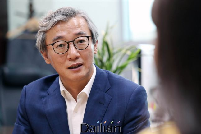 전재수 더불어민주당 의원이 28일 오후 서울 여의도 국회 의원회관에서 데일리안과 인터뷰를 갖고 있다. ⓒ데일리안 홍금표 기자