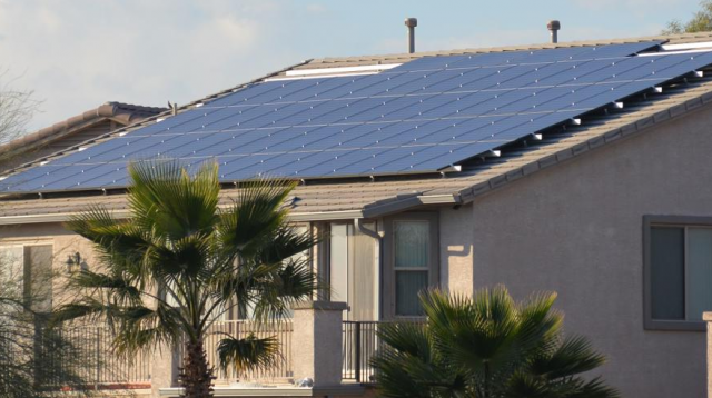 미국 애리조나주 한 주택에 설치된 한화큐셀 태양광 모듈.ⓒ한화큐셀