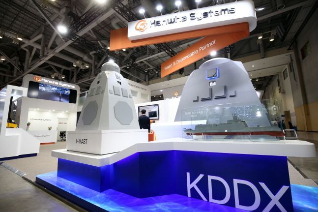 한화시스템의 한국형 차기 구축함(KDDX) 통합마스트(IMAST).ⓒ한화시스템