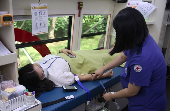 코로나19 완치자 혈장 채혈이 전국 '헌혈의 집'으로 확대 적용된다.(자료사진) ⓒGC녹십자