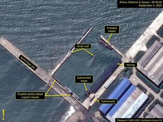 북한 신포조선소 선박 정박구역 내에서 발견된 선박들(전략국제문제연구소(CSIS) 웹사이트) ⓒ연합뉴스