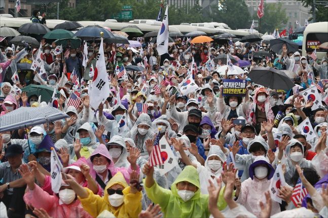 8월 15일 오후 서울 광화문 세종대로 일대에서 보수단체들이 문재인 정부를 규탄하는 대규모 집회를 갖고 있다. ⓒ데일리안 홍금표 기자
