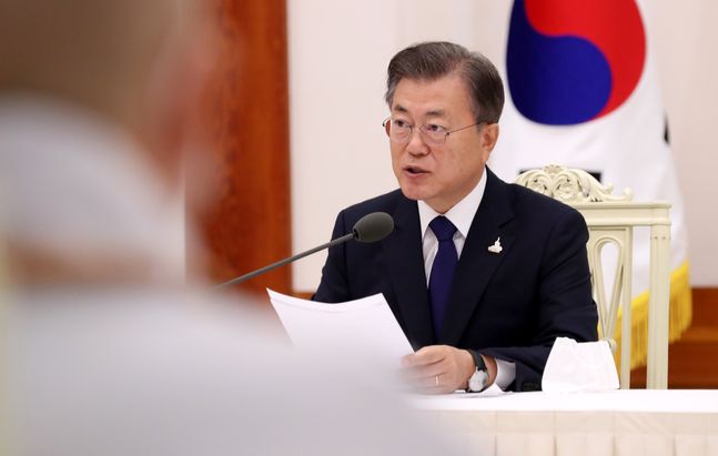 문재인 대통령이 18일 오전 청와대 본관에서 열린 한국 불교지도자 초청 간담회에 참석해 발언하고 있다. ⓒ뉴시스