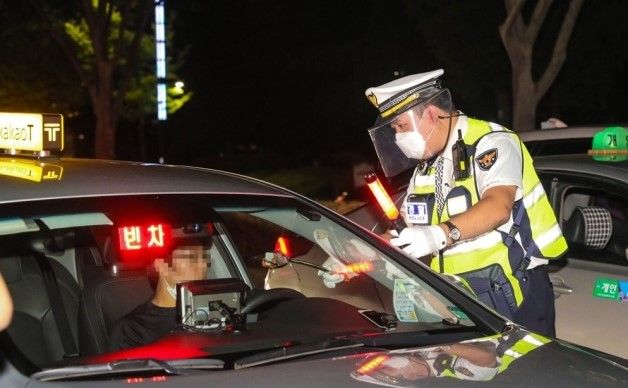 경찰은 음주운전 집중 단속 기간을 11월 17일까지 2개월 연장한다는 방침이다.ⓒ연합뉴스