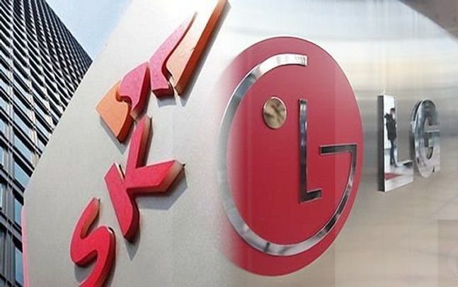 SK그룹(왼쪽)과 LG그룹 로고.ⓒ각사