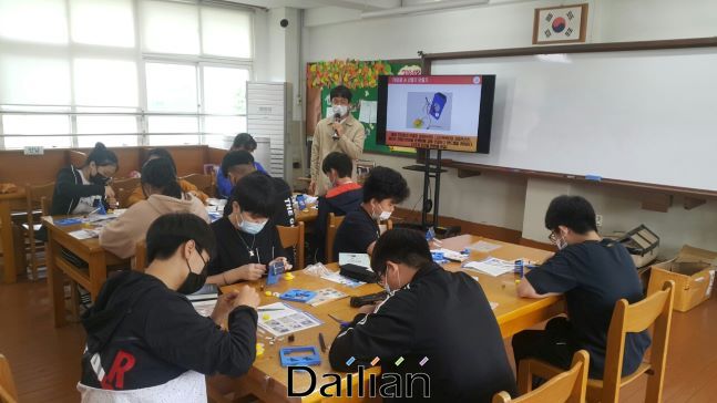 한국수력원자력이 진행하는 '신바람 에너지스쿨' 교육 모습. ⓒ한국수력원자력