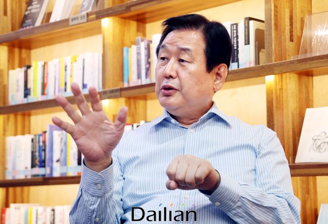 김무성 미래통합당 의원이 지난 5월 23일 데일리안과 인터뷰를 하고 있다.ⓒ데일리안 박항구 기자