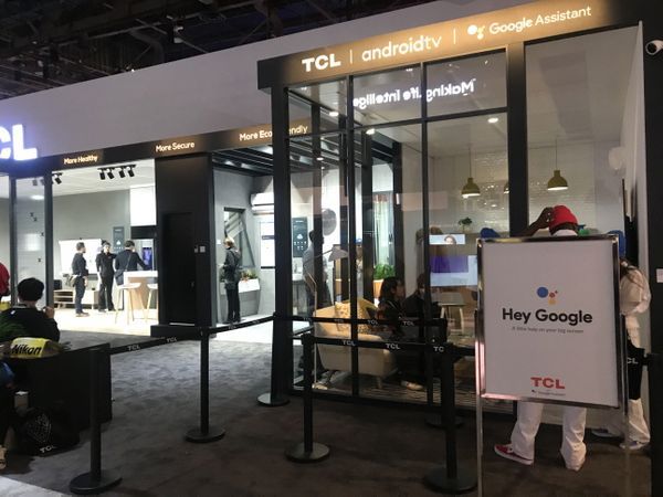 8일(현지시간) 미국 라스베이거스컨벤션센터(LVCC) 센트럴홀에 마련된 중국 TCL 전시부스에서 구글의 인공지능(AI) 음성비서 '구글 어시스턴트'를 적용한 TV 제품들로 따로 구성한 안드로이드 TV 존이 운영되고 있다.ⓒ데일리안 이홍석기자