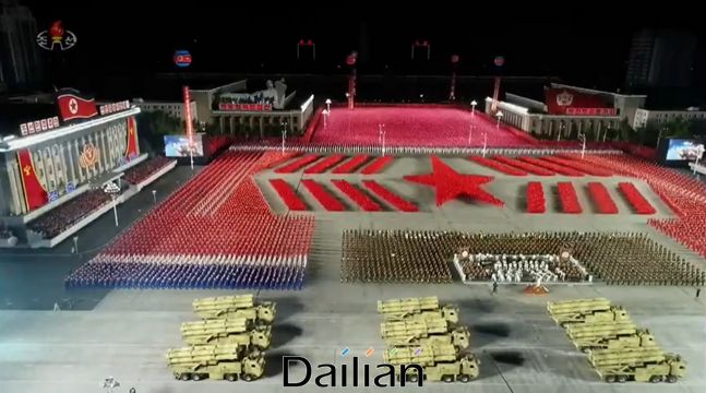 10일 북한 평양 김일성광장에서 대규모 열병식이 진행되는 모습. ⓒ조선중앙TV 갈무리