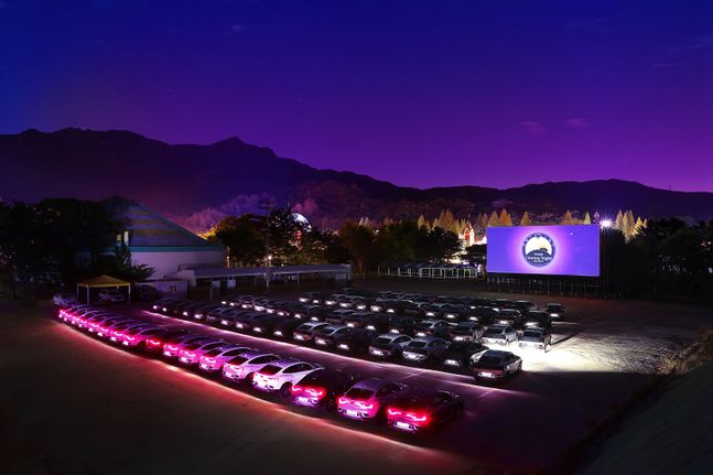 르노삼성자동차가 개최한 XM3 시네마 나이트 - 밤마실 달빛극장 이벤트 장면. ⓒ르노삼성자동차