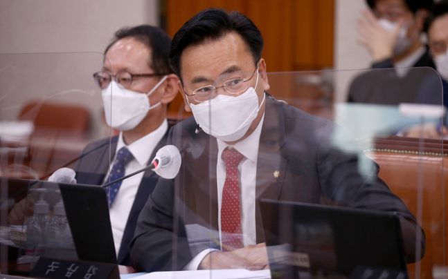 유상범 국민의힘 의원이 19일 국회에서 열린 법제사법위원회 국정감사에서 질의하고 있다. ⓒ데일리안 박항구 기자