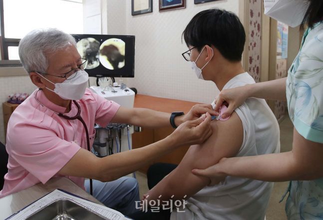 서울의 한 병원에서 독감 예방접종이 이뤄지고 있는 모습(자료사진). ⓒ데일리안 류영주 기자