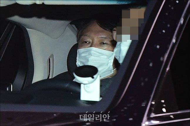 윤석열 검찰총장이 15일 오후 서울 서초구 대검찰청에서 퇴근을 하고 있다. ⓒ데일리안 홍금표 기자