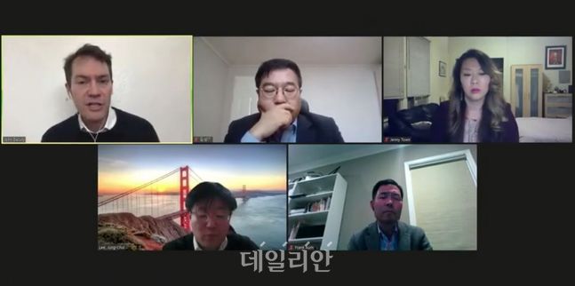 한국과 미국 전문가들이 18일 온라인으로 진행된 통일부 주관 '한반도 국제평화포럼 2020'에서 토론을 벌이고 있다. ⓒ유튜브