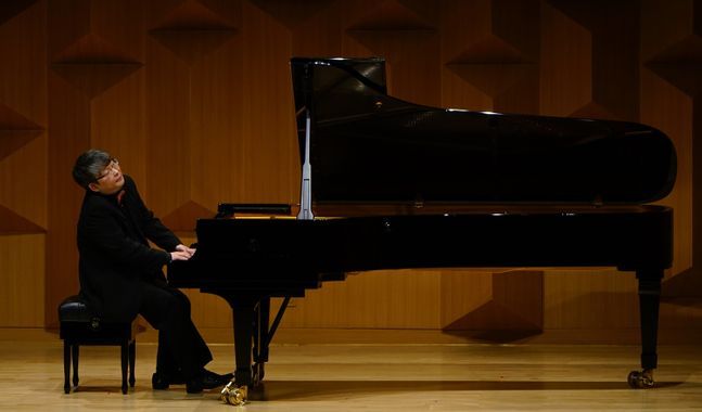 피아니스트 황성훈이 4월 15일 오디오가이(AUDIOGUY)에서 국내 첫 3D 라이브 스트리밍 공연을 연다. ⓒ오디오가이