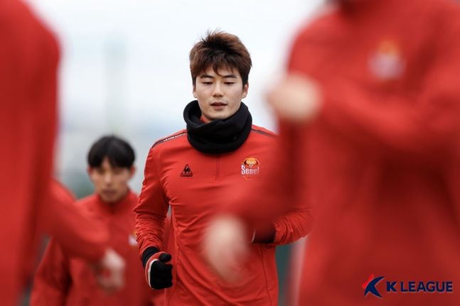 근육에 불편함을 느껴 결장한 기성용. ⓒ 한국프로축구연맹