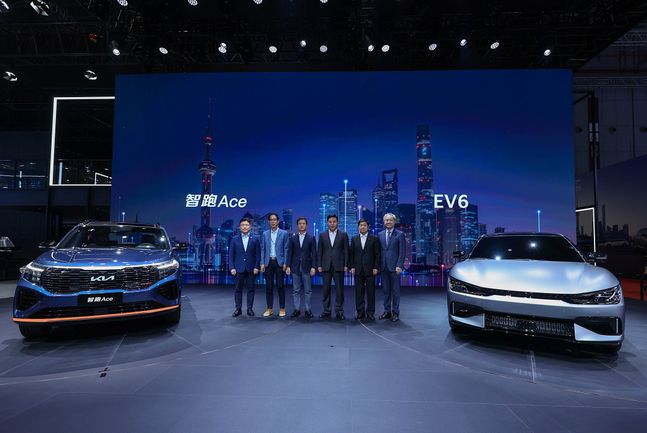 기아가 19일 개막한 상하이모터쇼에서 중국 전략형 준중형 SUV 
