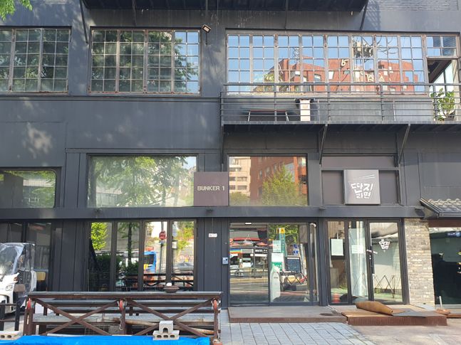 김어준이 유일한 사내이사로 등재되어 있는 '주식회사 김어준'과 '주식회사 딴지그룹'의 사업소재지에는 라면가게와 카페가 운영되고 있다. ⓒ조수진 국민의힘 의원실 제공