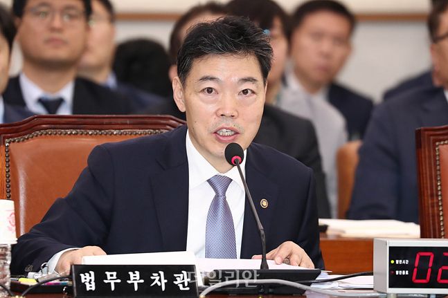 속보 문대통령, 새 검찰총장에 김오수 전 법무부 차관 지명