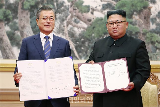 문재인 대통령과 김정은 북한 국무위원장(자료사진) ⓒ평양사진공동취재단