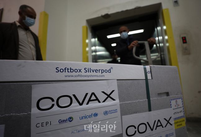 코백스(COVAX)가 제공한 백신이 저장시설로 이동하고 있는 모습(자료사진) ⓒ신화/뉴시스