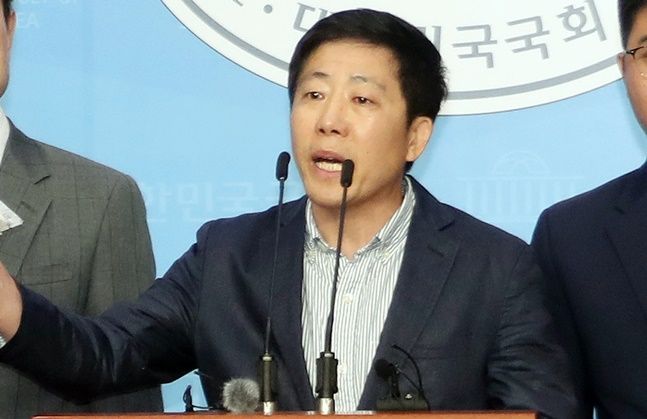 국회에서 강변하고 있는 박상학 대표ⓒ