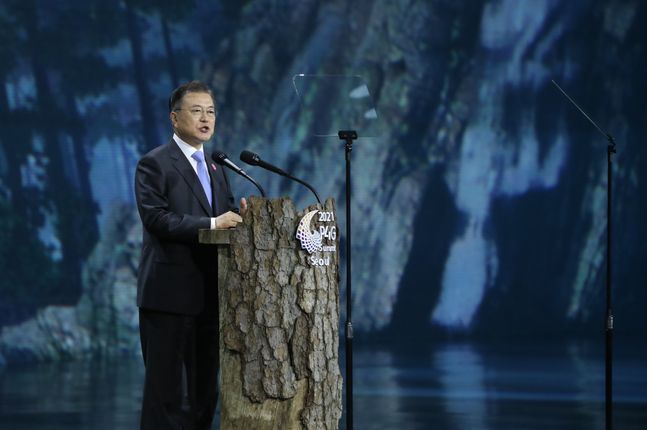문재인 대통령이 30일 오후 서울 동대문디자인플라자(DDP)에서 열린 ‘P4G 서울 녹색미래 정상회의’ 개회식에 참석해 연설을 하고 있다. ⓒ뉴시스