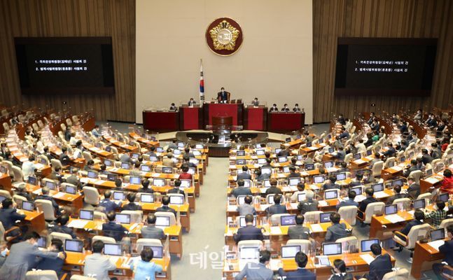 23일 저녁 서울 여의도 국회에서 제389회 국회(임시회) 제2차 본회의가 열리고 있다. ⓒ데일리안 류영주 기자