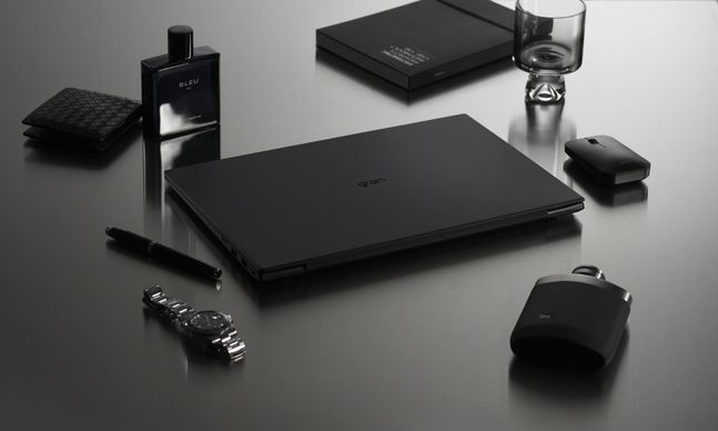 LG전자 노트북 ‘LG 그램 블랙 라벨’.ⓒLG전자