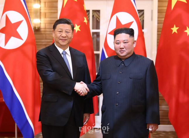 김정은 북한 국무위원장과 시진핑 중국 국가주석 ⓒ신화/뉴시스