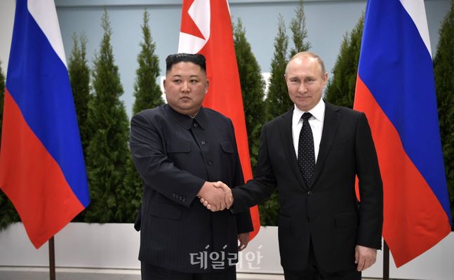 김정은 북한 국무위원장과 블라디미르 푸틴 러시아 대통령 ⓒ주북한러시아대사관