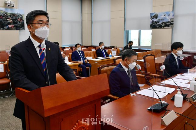 서욱 국방부 장관이 15일 국회에서 열린 국방위원회 전체회의에서 발언을 하고 있다. ⓒ데일리안 홍금표 기자