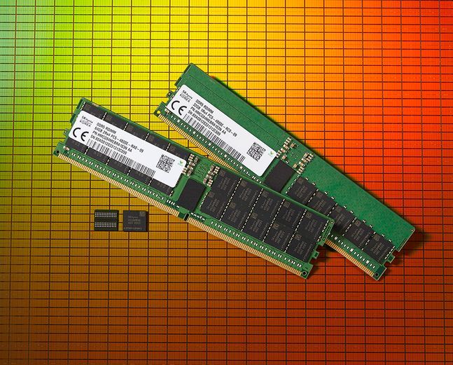 SK하이닉스가 세계 최초로 개발 및 출시한 DDR5 D램.ⓒSK하이닉스
