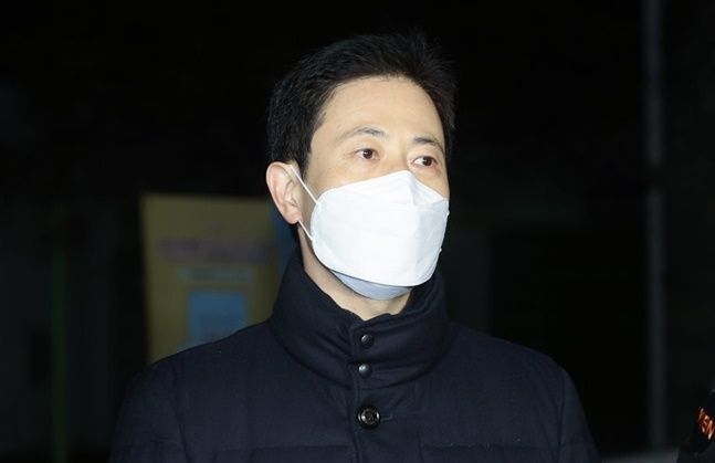 '고발 사주' 의혹의 핵심 피의자인 손준성 대구고검 인권보호관이 2일 저녁 영장이 기각돼 서울구치소에서 나오고 있다. ⓒ연합뉴스