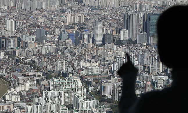 서울의 주택 소유자 약 5명 중 1명이 올해 종합부동산세를 내는 것으로 나타났다. 종부세를 내는 사람의 비중은 3년 사이 2배 이상 늘었다.ⓒ