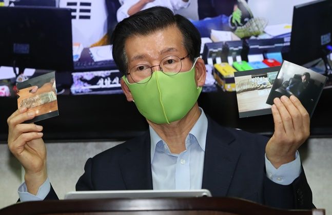 장영하 변호사가 지난 10월 경기도 성남시의 한 법무법인 사무실에서 기자회견을 하고 있다. ⓒ데일리안 류영주 기자