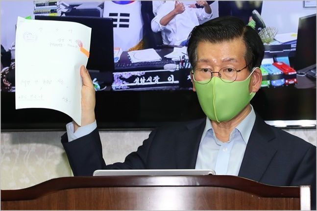 장영하 변호사가 지난 10월 경기도 성남시의 한 법무법인 사무실에서 이재명 대선후보 의혹 관련 기자회견을 하고 있다. ⓒ데일리안 류영주 기자