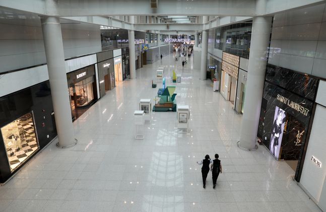 인천국제공항 제1여객터미널 출국장 면세점 구역이 한산한 모습을 보이고 있다.(자료사진)ⓒ뉴시스