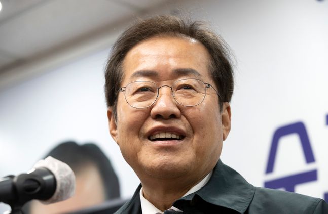 홍준표 국민의힘 의원이 지난해 11월 8일 서울 여의도 선거캠프에서 열린 해단식에서 인사말을 하고 있다. (공동취재사진) ⓒ데일리안 박항구 기자