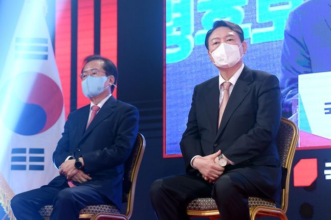 홍준표 국민의힘 의원(왼쪽)과 윤석열 대선 후보 ⓒ국회사진취재단